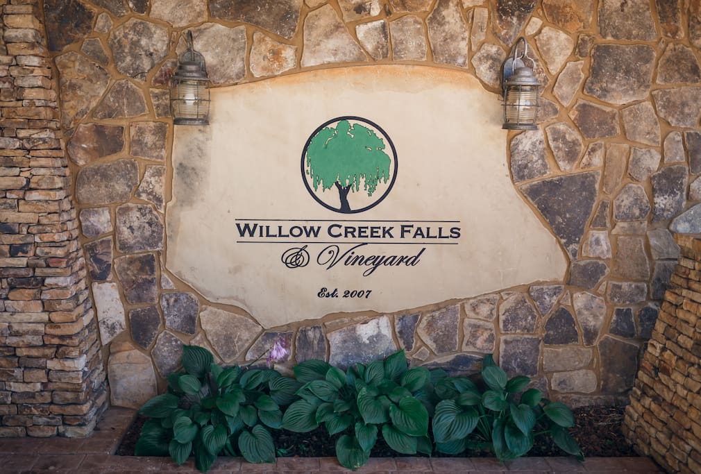 The beautiful Willow Creek Falls & Vineyard