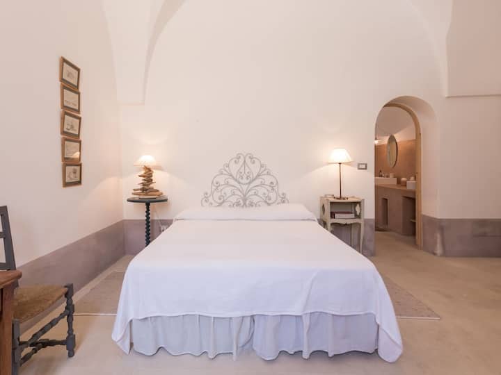 camera da letto principale al piano inferiore