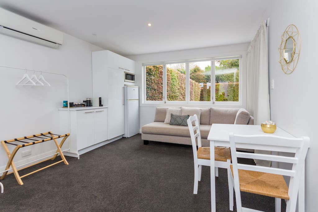 Fridge/microwave/table & chairs