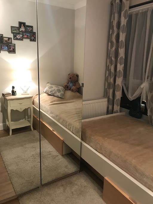 Private guest bedroom