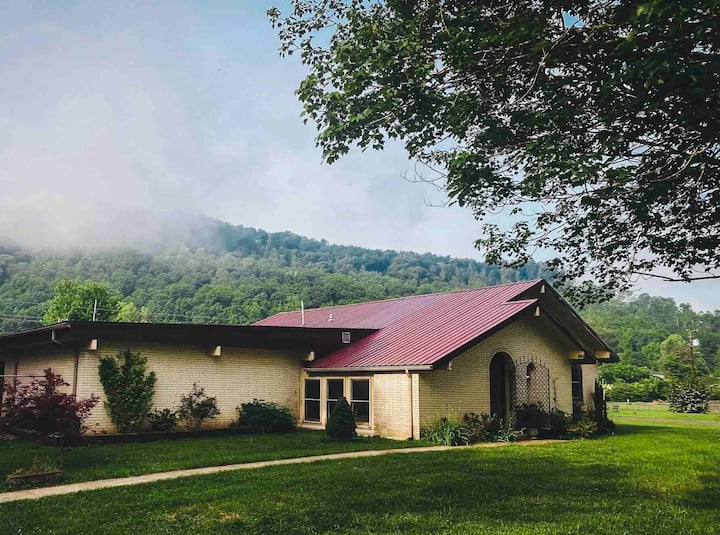 MVR Red River Private Pool. Pets. Villas for Rent in Stanton