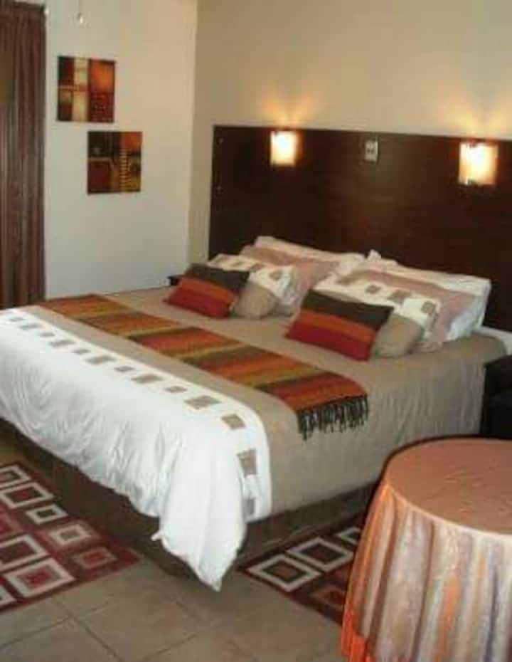 The Maple Village Guest Lodge B&b - Germiston