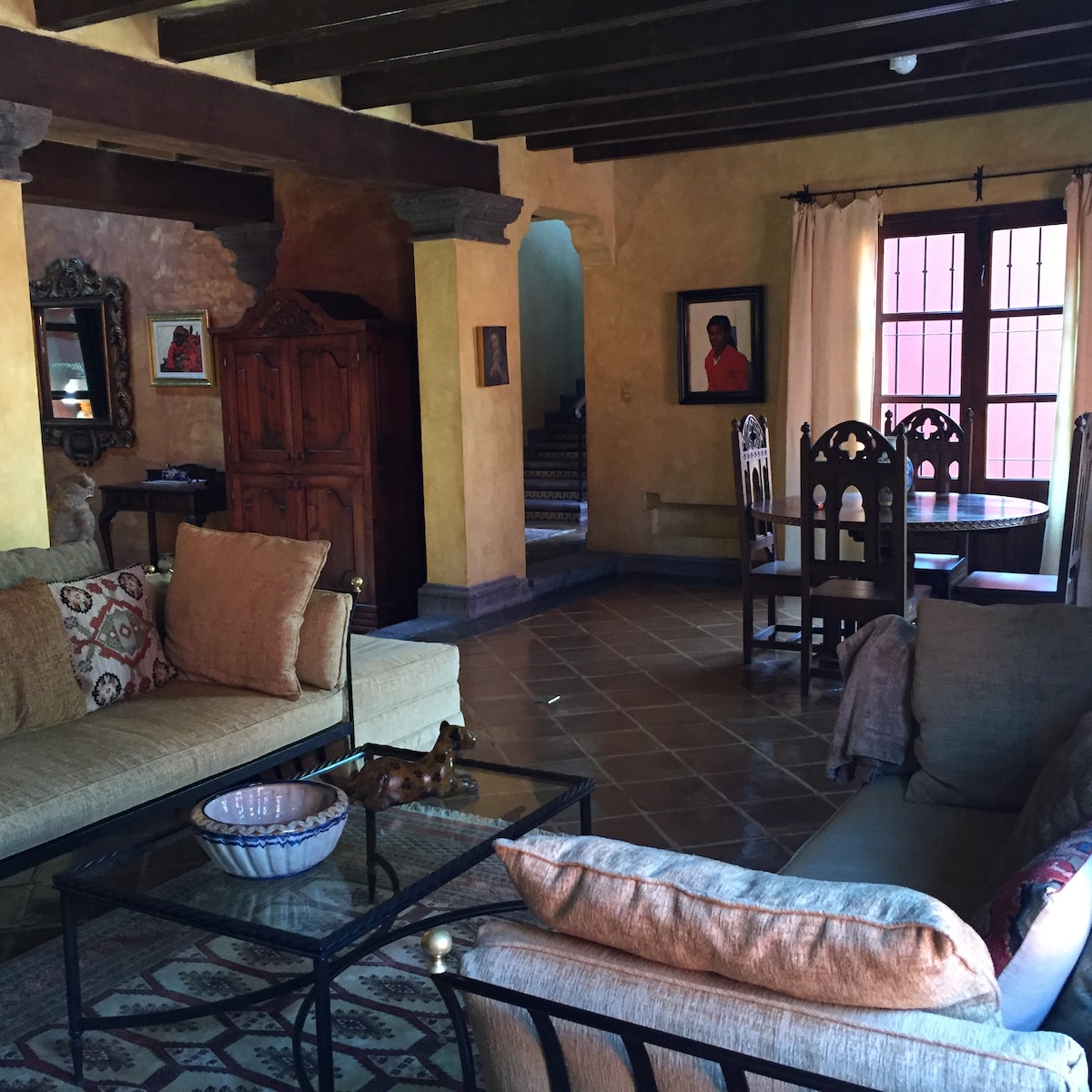 Top Airbnb: Lovely Casa Pila Seca-great views, historic center en San Miguel De Allende