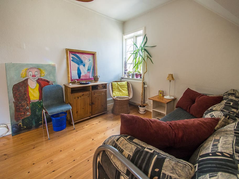 Additional room used as bedroom with single couch