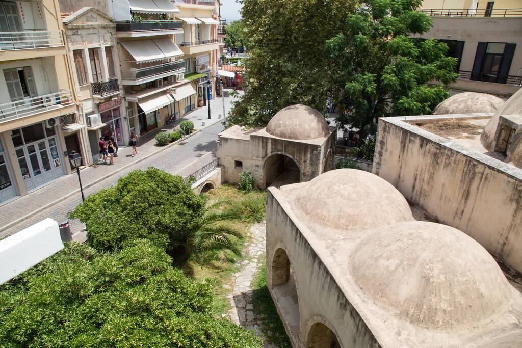 ΤΖΑΜΙ ΘΕΑ ΑΠΟ ΠΑΡΑΘΥΡΟ