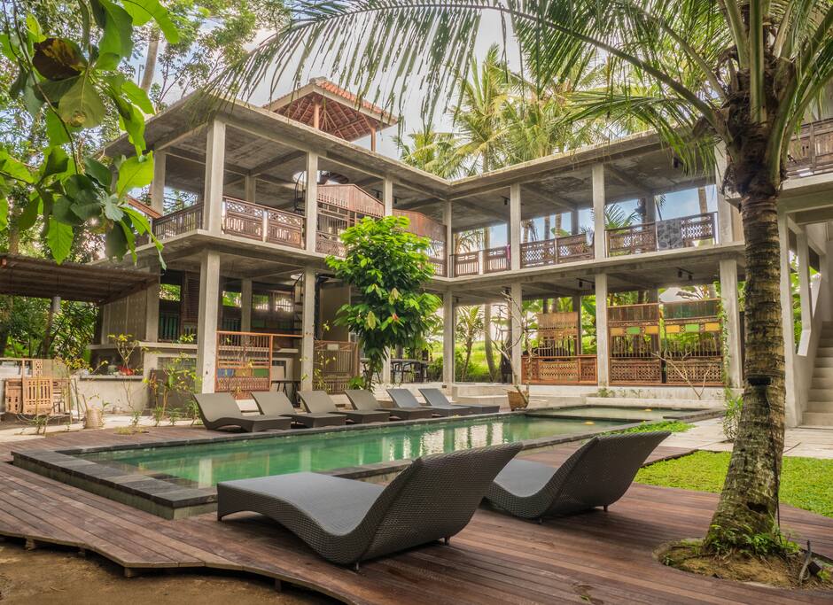 Gunung-An has been built with quiet sensitivity towards the
surrounding environment and shares it’s rice terrace views with a
nearby waterfall.