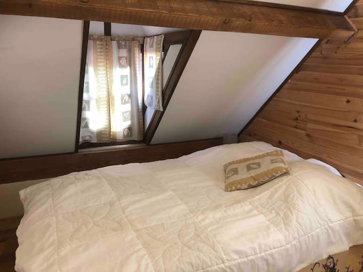 Dormitorio 1: Cama doble pequeña (120 x 190)