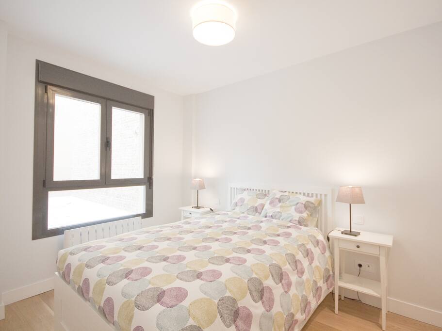 Bedroom with queen size bed