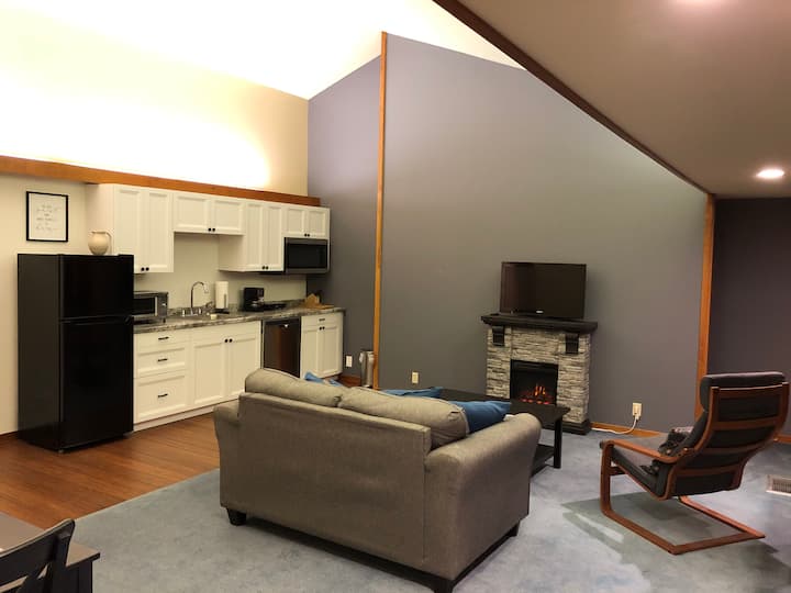 Room #1 At The Creamery (1 Month Min) - 위스콘신