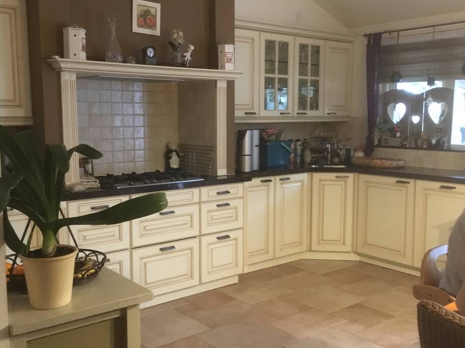 Grote keuken met alle gemakken