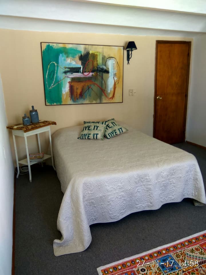 Spacious and comfortable room, ideal!