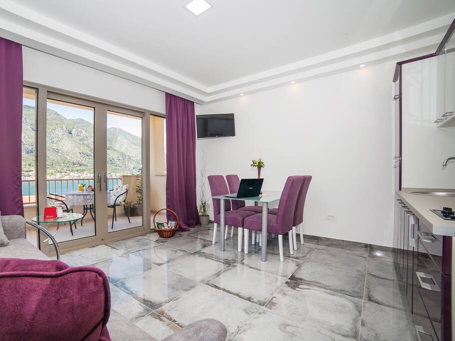 Living Room+Dining Area