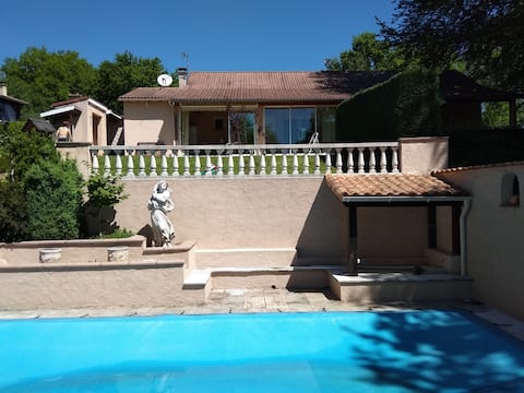 House with pool, jacuzzi, lakeside dock