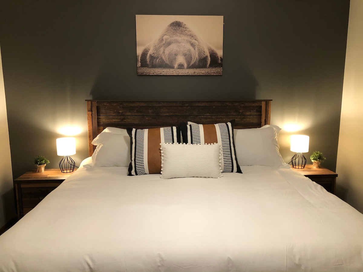 Bedroom 5 - King Bed in the basement.  Has 2 nightstands w/ Lamps, a nice dresser w/ mirror, ceiling fan. There is no closet in this room, we use it as a utility closet. 