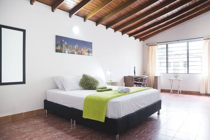 Amazing Big Master Bedroom. Best Poblado Spot!