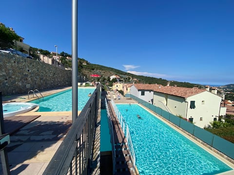 Townhouse with garden and swimming pools in Magliolo.