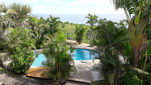 Top Airbnb: 2-person apartment with sea view and pool in Saint Leu