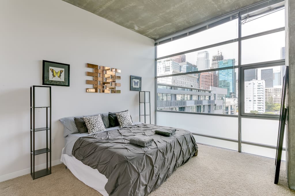 Bedroom With Stunning City Views. Beds Can Be Set Up as 2 Twin-Size Beds or 1 King-Size Bed.