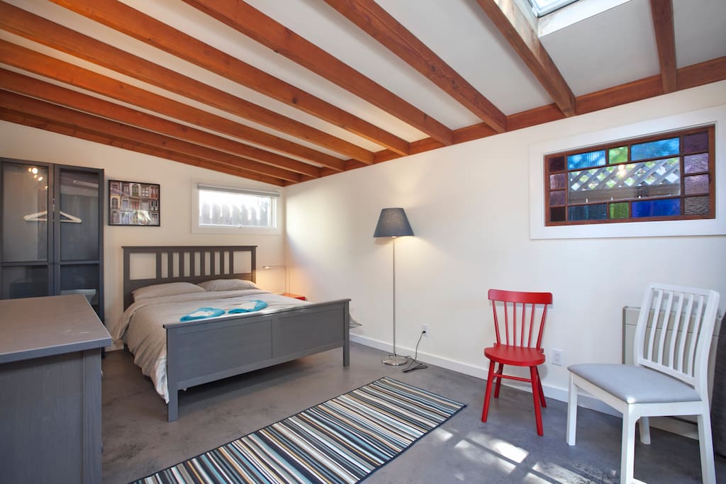Queen bedroom 1