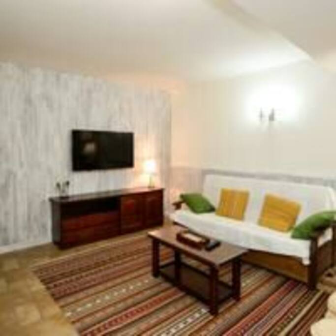 Salón con televisión