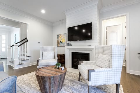 Top performing Airbnb: Large Luxury Midtown Home near Piedmont Park in Piedmont Heights