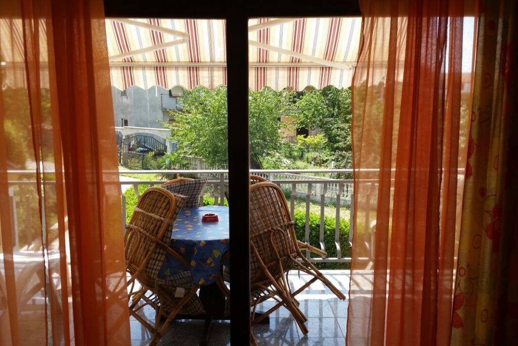 Balkon mit Garten ausblick