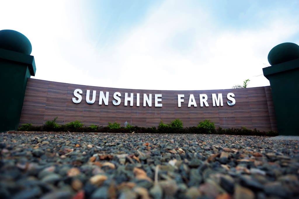 Sunshine Farms And Resort Main Gate