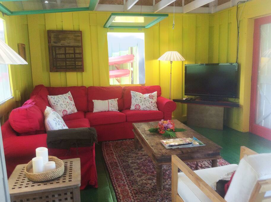 A cosy living rom. Relax after a day on the water