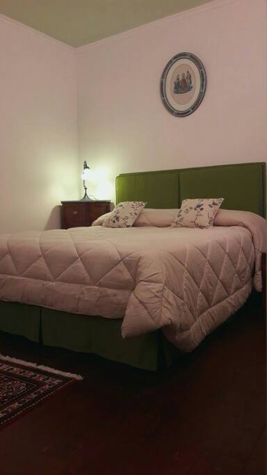 camera da letto calda ed accogliente