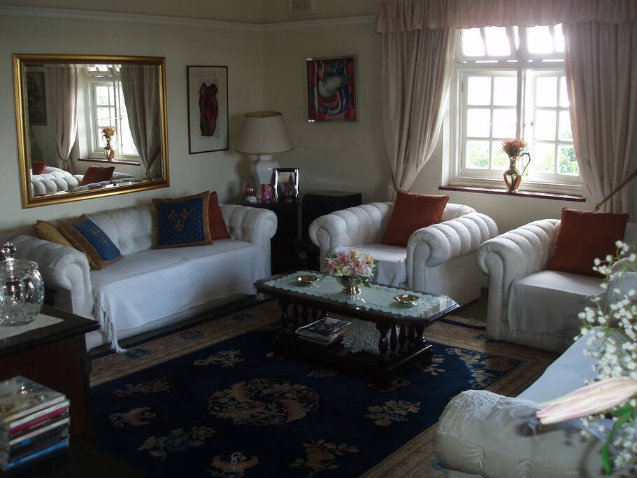 Lounge area with Cable TV