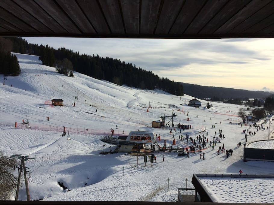 Vue depuis le séjour et son balcon