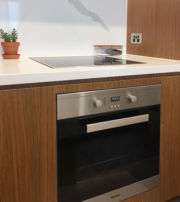 Miele oven, stove top and dish washer to make you