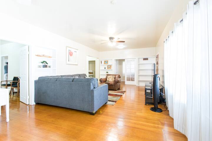 Comfortable Two Story House for Group Stay gallery image 5