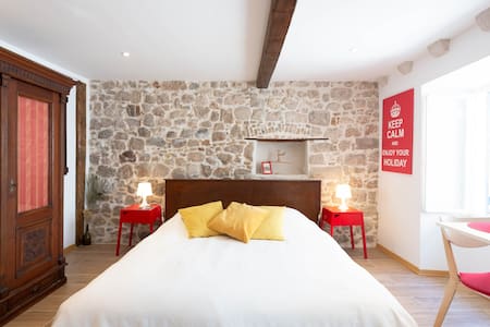 Inside the City Walls Newly Renovated Apartment