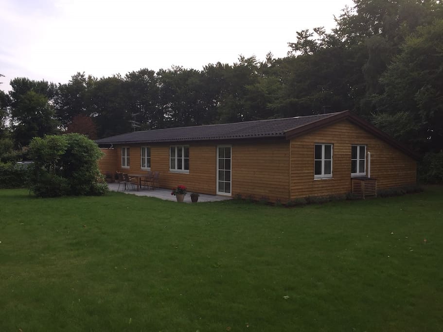 Forsiden af sommerhuset / Front of the house