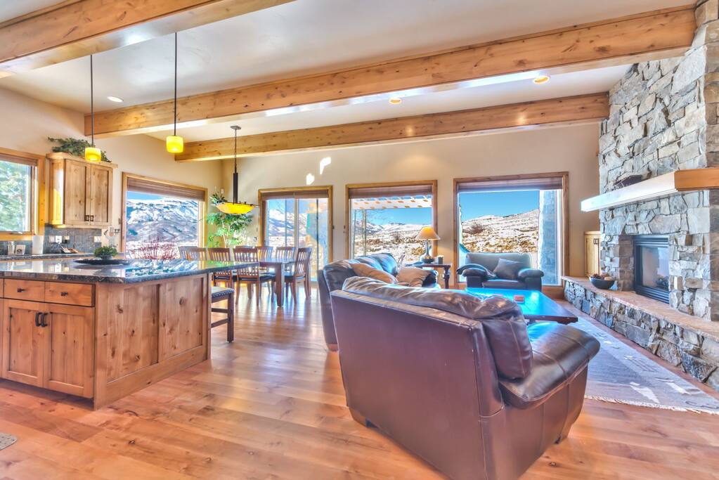 Utah Lodigng / Fairways 2 / Living Area