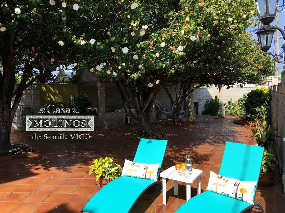 Ideal para familias o grupo de amigos que buscan un casa con jardín privado a minutos andando de la playa.