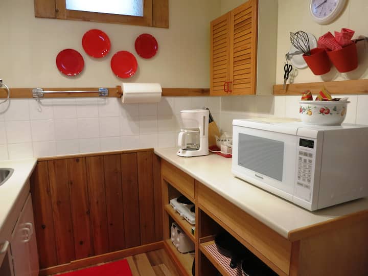 Banff Beaver Cabins - Gopher Basement Suite - Sunshine Village, AB