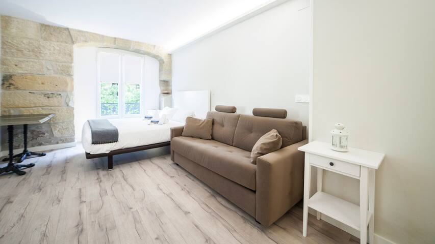 Amazing Central apart. 3 minutes Concha Beach.4pax gallery image 4