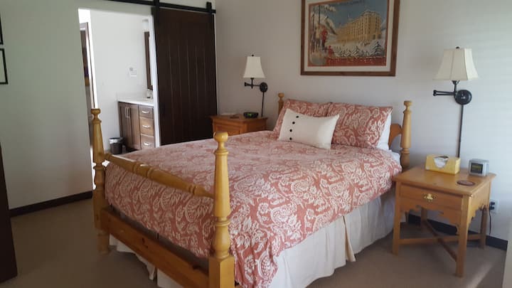 Dormitorio principal #2, con cama tamaño queen, en el segundo piso