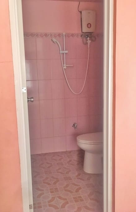 Ensuite bathroom of Bedroom A