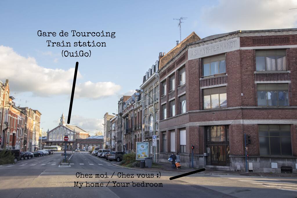 EN
As you can see, we are really close to the train station ! (50 meters)
FR
Nous sommes à 50m de la gare.