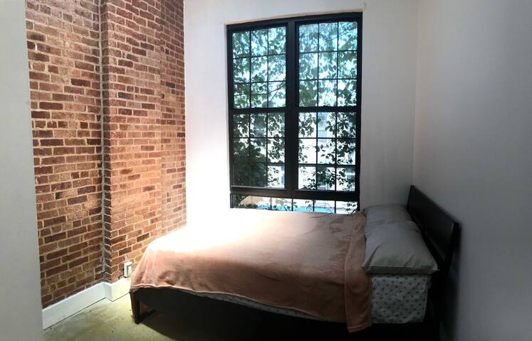 Brooklyn Room Available [furnished]