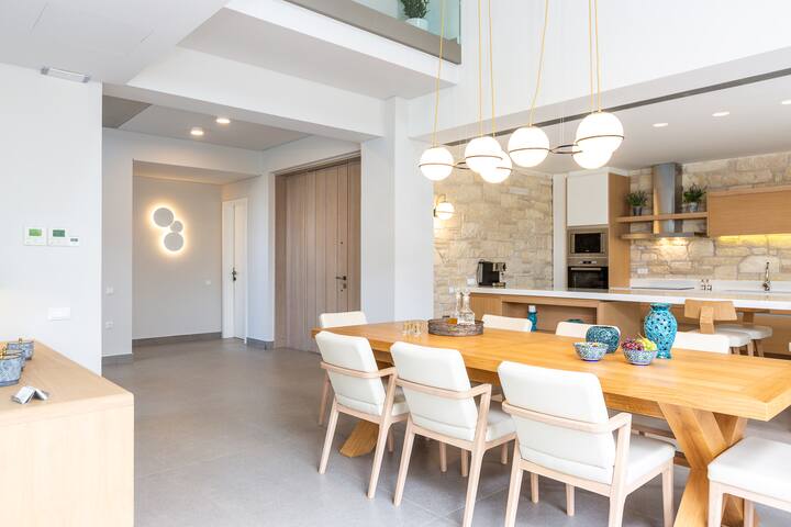 Heated Pool, 180m to the beach, shops & amenities gallery image 5