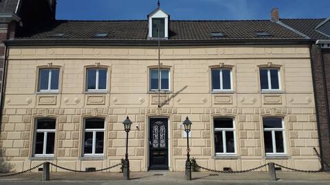 Exclusive authentic mansion (20p) near Maastricht