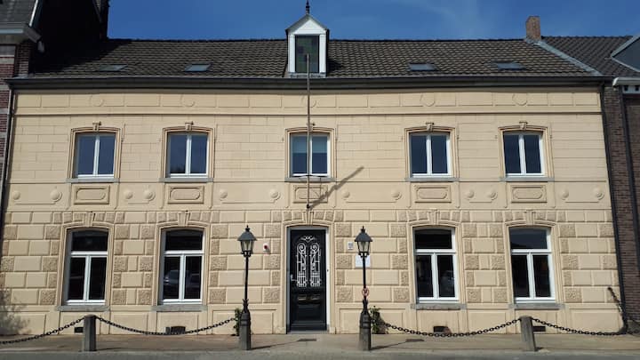 Exclusive authentic mansion (20p) near Maastricht