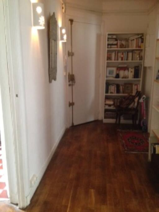 Porte et hall d'entrée / Main door and entrance hall