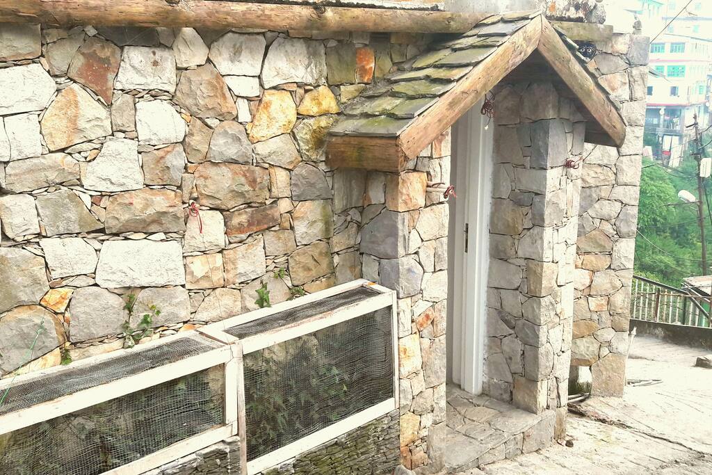 beautiful old world charm of cosy hill station cottages