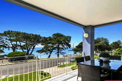 Top performing Airbnb: Beach front views in the heart of Cowes in Cowes