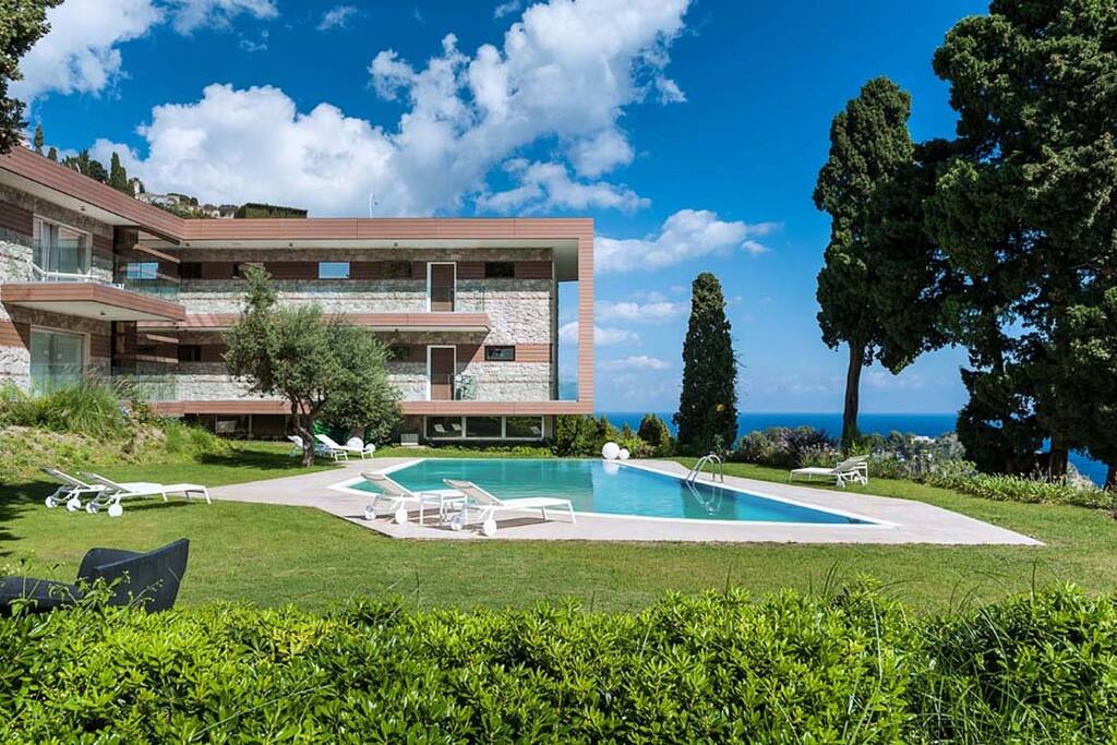 Holiday Home Swimming Pool